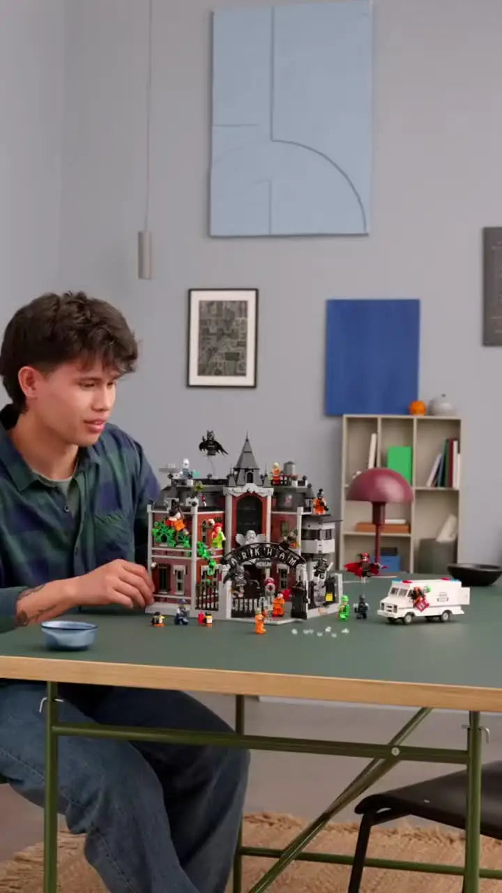 Superhelden-Krankenhaus – detailreiches Modell ähnlich LEGO® Arkham Asylum | 2.953 Steine