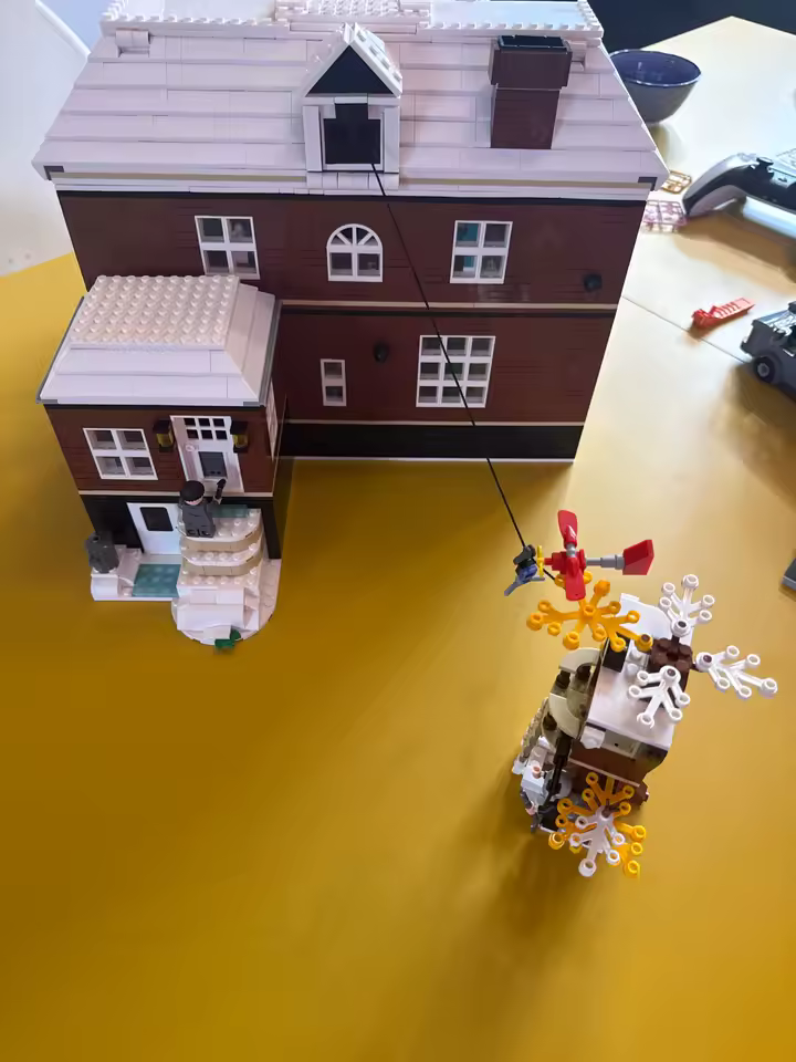 "Kevin allein zuhaus" - Großes Familienhaus – Klemmbaustein-Set mit 3.955 Teilen | LEGO®-kompatibel