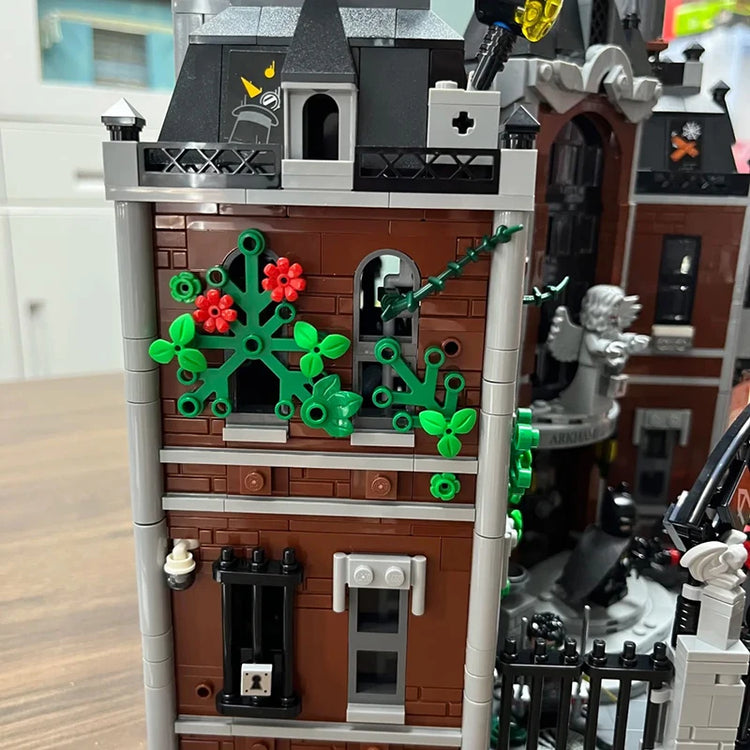 Superhelden-Krankenhaus – detailreiches Modell ähnlich LEGO® Arkham Asylum | 2.953 Steine